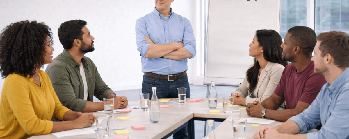 Abteilungen sprechen unterschiedliche Sprachen? Mit Must/Kann/Entscheidung, A/B/C und 4-Zeilen-Übergabe wird Kommunikation zwischen Abteilungen wieder verlässlich.